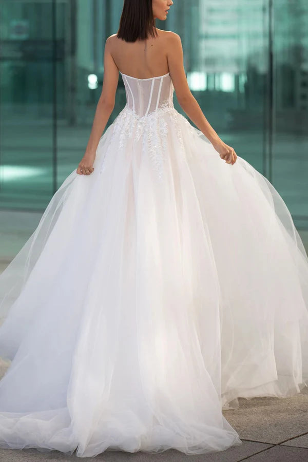 Abito da sposa in stile country con scollo a cuore e scollo a V